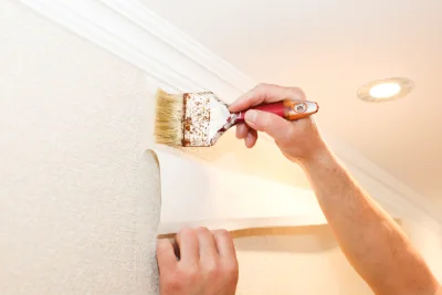 Pose de papier peint à Brettes — revêtements muraux et toiles de verre